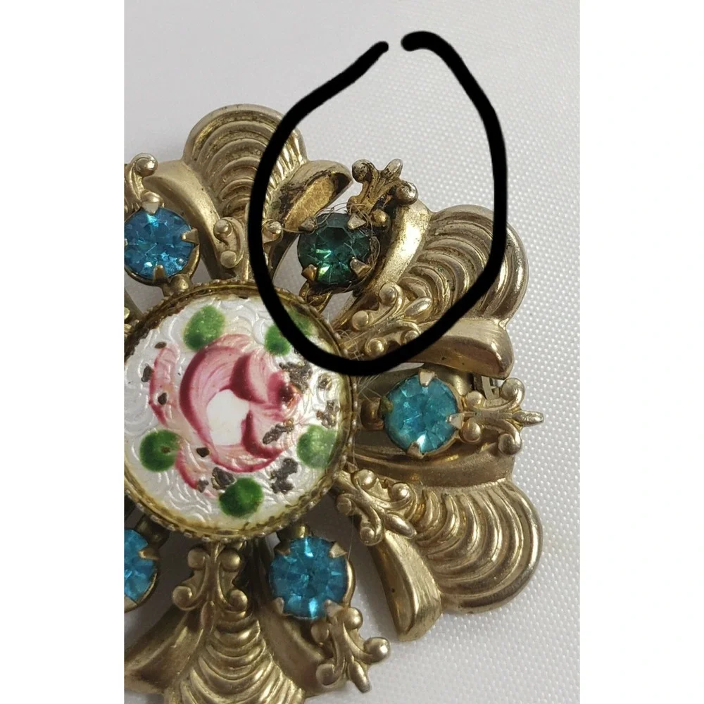2 Beautiful Gold Tone Brooches Pins Flower